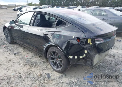 2018 Tesla Model 3 Long Range/Mid Range z USA, uszkodzony, nr VIN 5YJ3E1EA6JF021041